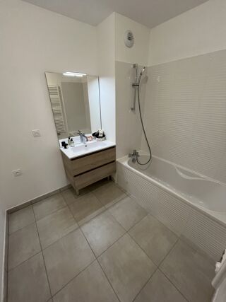  Appartement à louer 3 pièces 60 m²