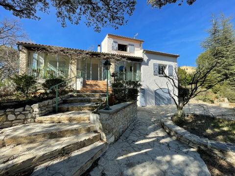  CHARMANT VILLAGE PROVENCAL Maison - 8 pièce(s) - 161 m²