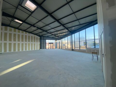 Exclusif : Grand local situ&eacute; en zone commerciale ! 3500 87110 Le vigen