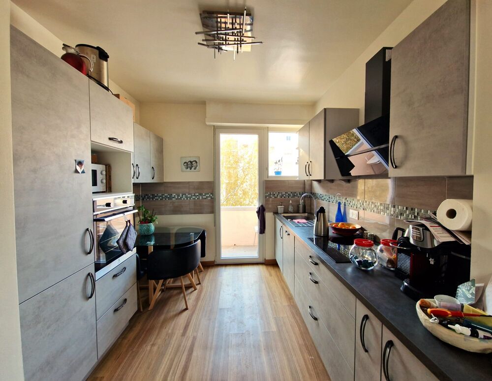 Prox. Orangerie, Beau 3 Pièces en étage, rénové, avec grands