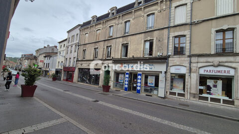   Murs commerciaux + Appartement F3, cour et véranda. Belle renta 