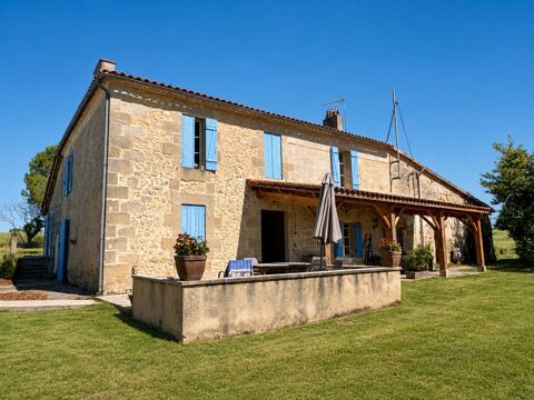   Une spacieuse maison en pierre avec un gîte et une grange Maison - 8 pièce(s) - 243 m²