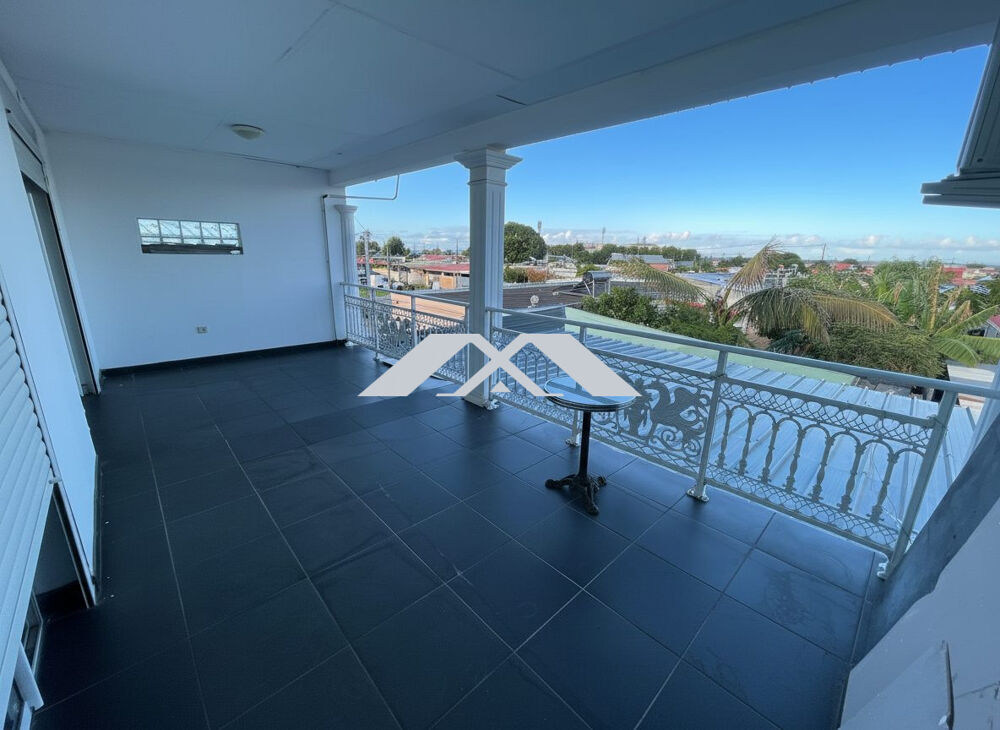 Maison familiale avec vue mer 137 m² Saint Benoit