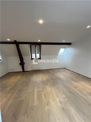  Appartement à louer 3 pièces 65 m²