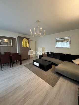  Appartement à louer 4 pièces 80 m²