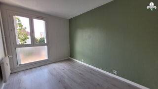  Appartement à louer 4 pièces 80 m²