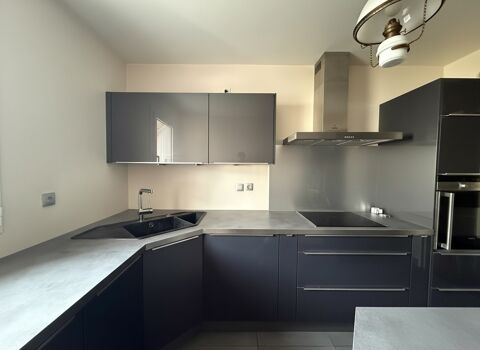   T3 entirement rnov avec balcon et stationnement Appartement - 3 pice(s) - 72 m