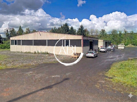 Sur 1.25 ha, B&acirc;timent industriel avec 3 locataires de 1400 m&sup2; 365000 61700 Perrou