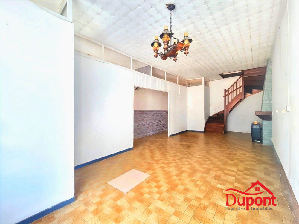 Maison de ville, 2 chambres, (possibilités de 3) courette, tera