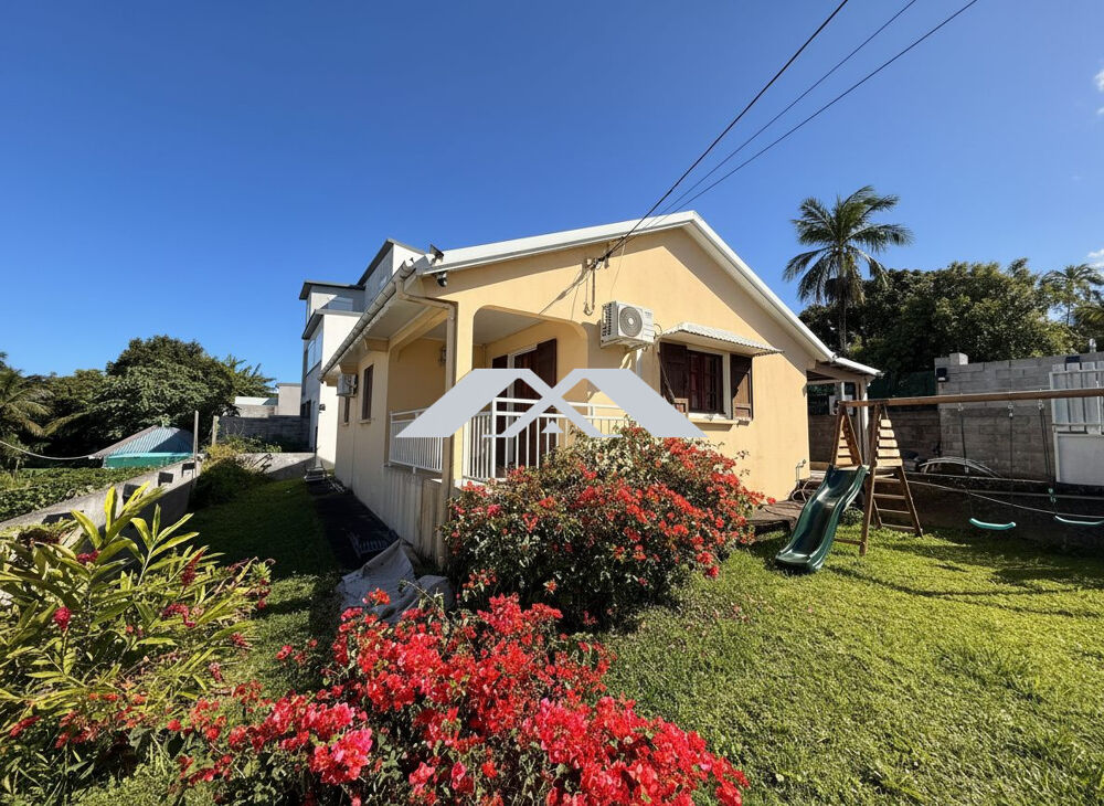 Jolie maison F4 de plain pied centre petite-ile