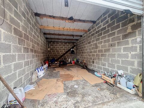   TERRAIN CONSTRUCTILE - 4 GARAGES - SECTEUR COEUR DE VILLE - NIEP 