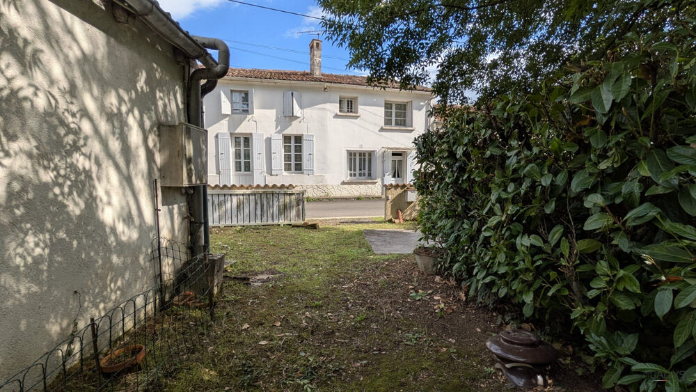 Vente Maison Maison à rénover située à Saint-Simon-De-Péllouaille Saint-simon-de-pellouaille
