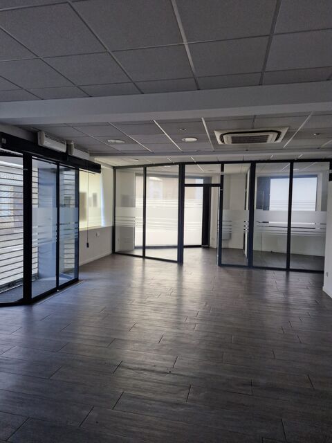 AURAY CENTRE VILLE - Local commercial de 140 m&sup2; environ 2150 56400 Auray