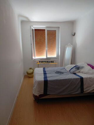  Appartement à louer 4 pièces 100 m²