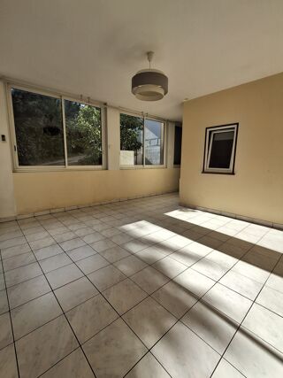  Appartement à louer 1 pièce 64 m²
