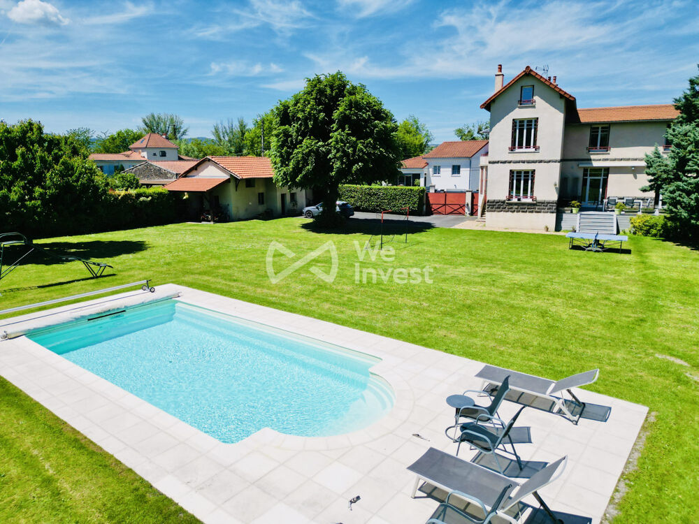 Villa de charme avec piscine, dépendance et jardin.