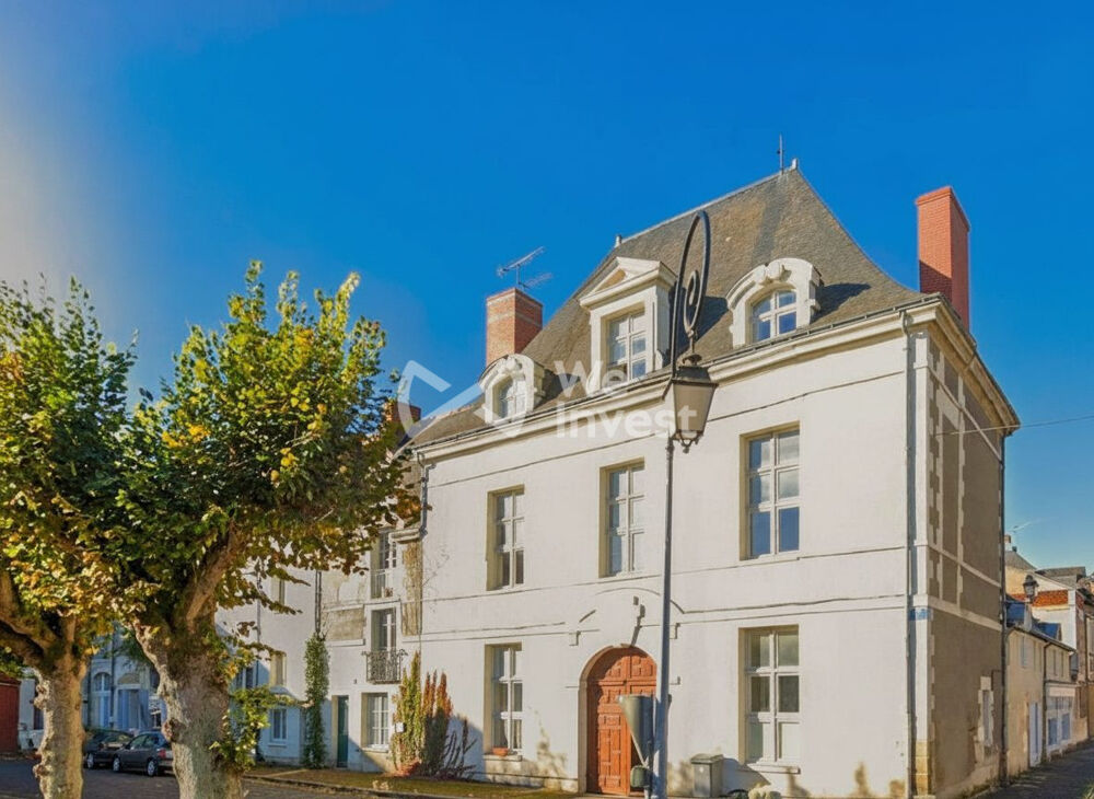 Maison de ville au fort potentiel  emplacement central et pri