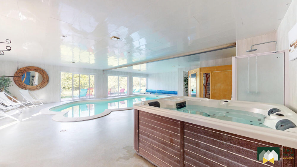 Propriété avec 4 suites, pisicine intérieure, spa et sauna !