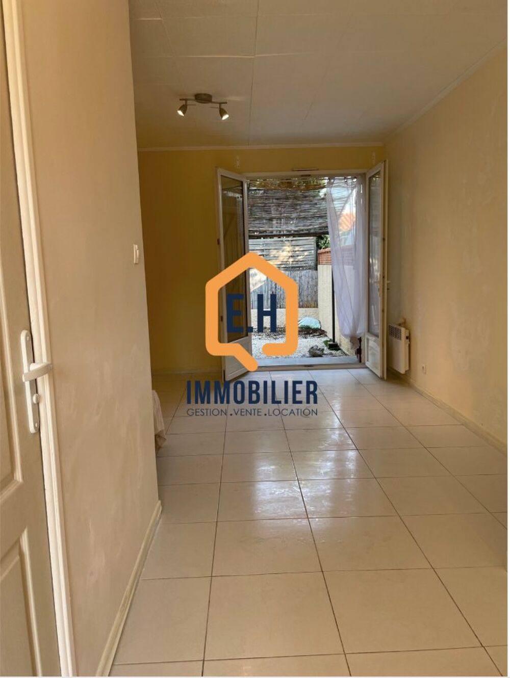 Location Appartement Studio rez de jardin - La Garde La garde