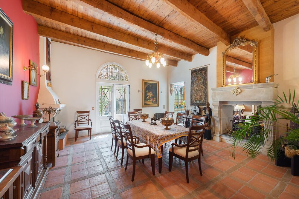 Demeure de prestige à Capestang : un bel équilibre entre patri