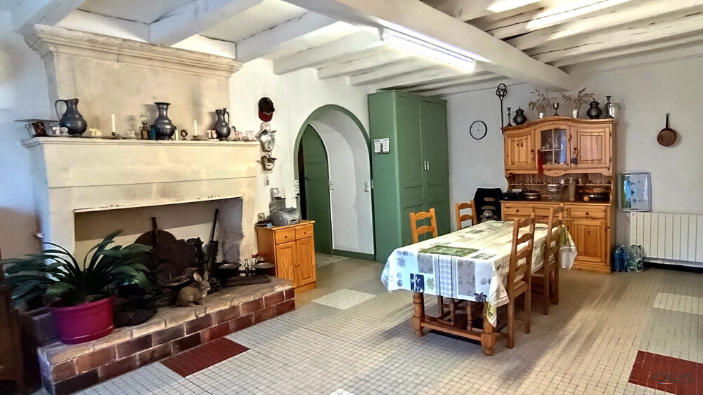 Maison de charme avec dépendance + 2700 m² de nature  120 0