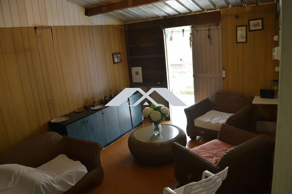 Charmante maison F3 bis à rénover et son jardin fleuri et arbo