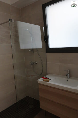  Appartement à louer 4 pièces 84 m²