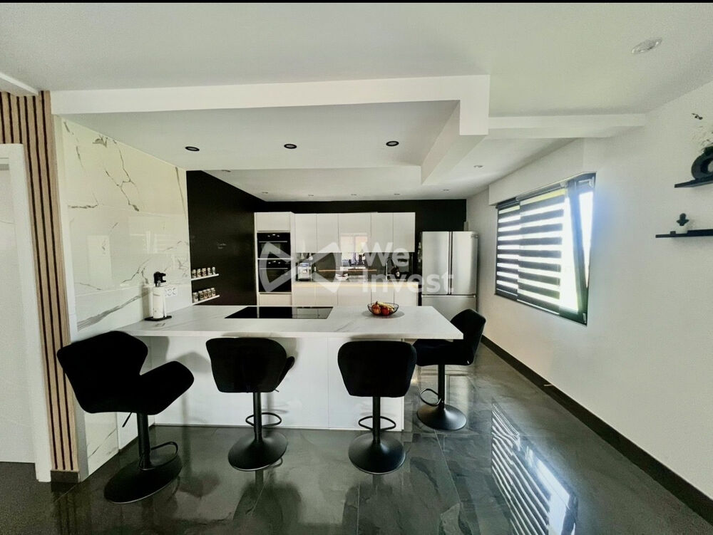 Magnifique maison entièrement rénovée de 221 m² sur un terra