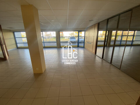 Rez&eacute; - Local activit&eacute; show-room 568 m&sup2; 3400 44400 Rez�
