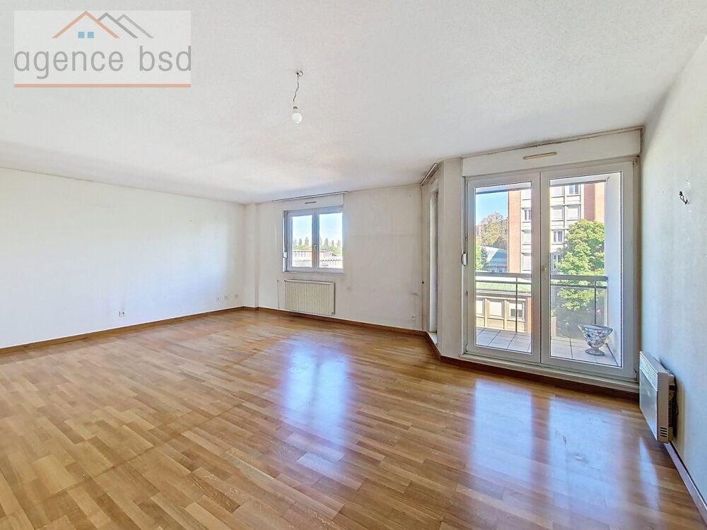 Prox. Lycée Kléber, beau 3/4 pièces en étage avec balcons.