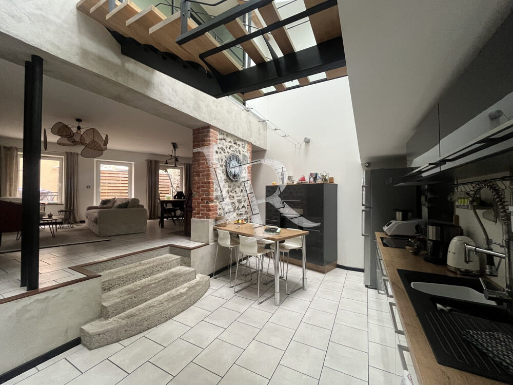 Tres belle maison contemporaine meublée