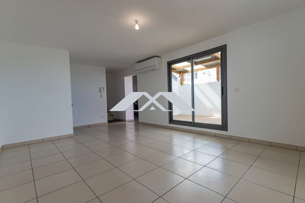 Location Appartement Magnifique Duplex de type F3 dernier étage avec terrasse Vue Me Saint-pierre