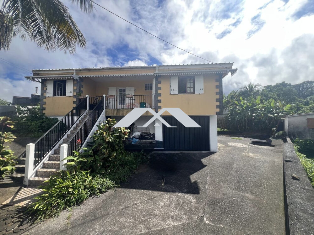 Vente Maison Maison familiale pleine de charme avec grand terrain arboré – Saint-joseph