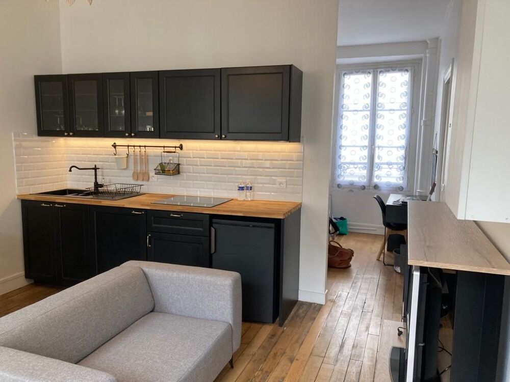 Location Appartement Grand studio avec coin chambre Paris 10