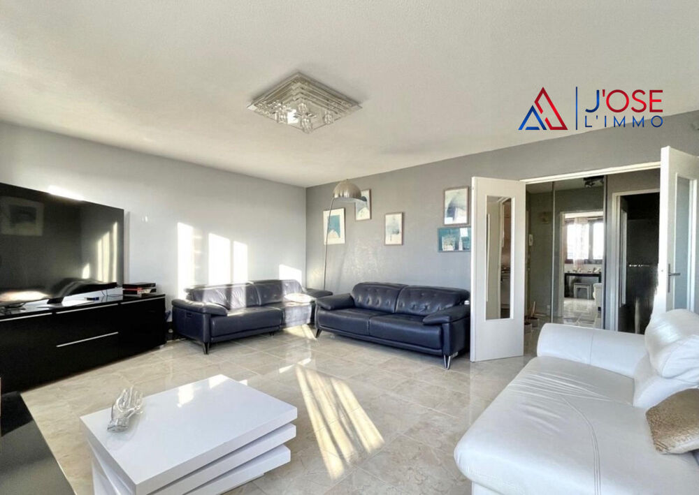 À deux pas de la gare Part-Dieu, T4 lumineux de 87 m² avec bal