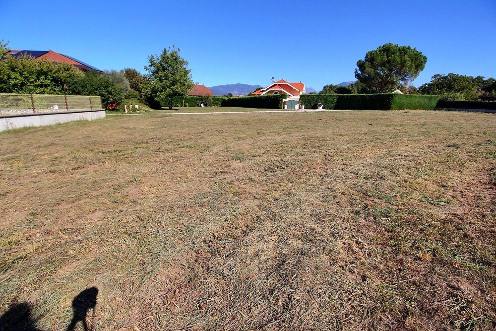   Proche du centre : joli terrain plat et viabilisé à REIGNIER ! Reignier-Ésery