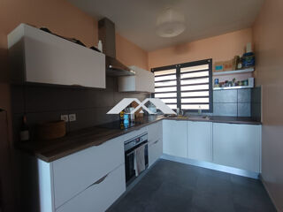  Appartement à louer 3 pièces 75 m²