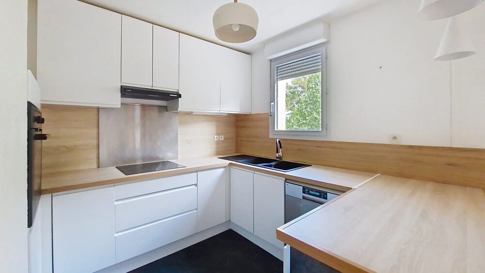 MAGNIFIQUE APPARTEMENT TYPE 4 AVEC BALCON /TERRASSE