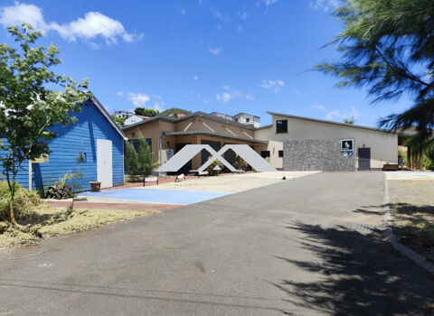 Superbe batiment d'environ 540m2 pour de la restauration 998400 97418 Le tampon