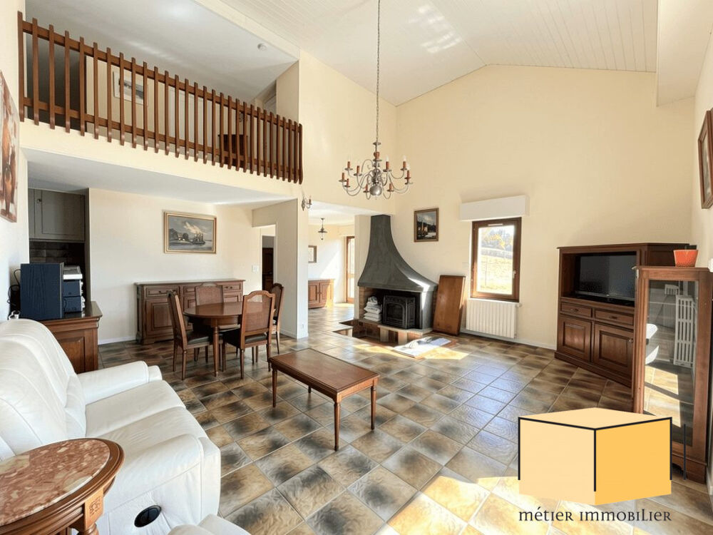 Villa avec terrain et dépendances
