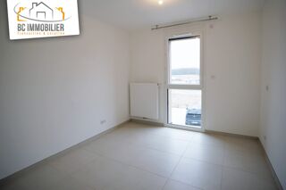  Appartement à louer 3 pièces 65 m²
