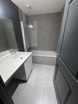  Appartement à louer 3 pièces 63 m²