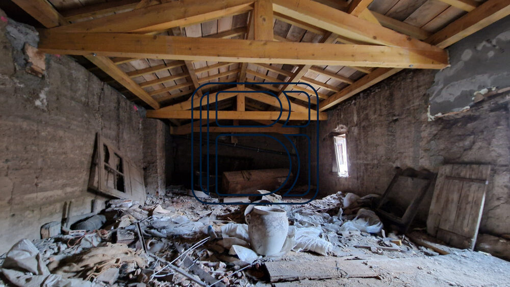 MAISON À RÉNOVER AVEC GRANGE ET ECURIE