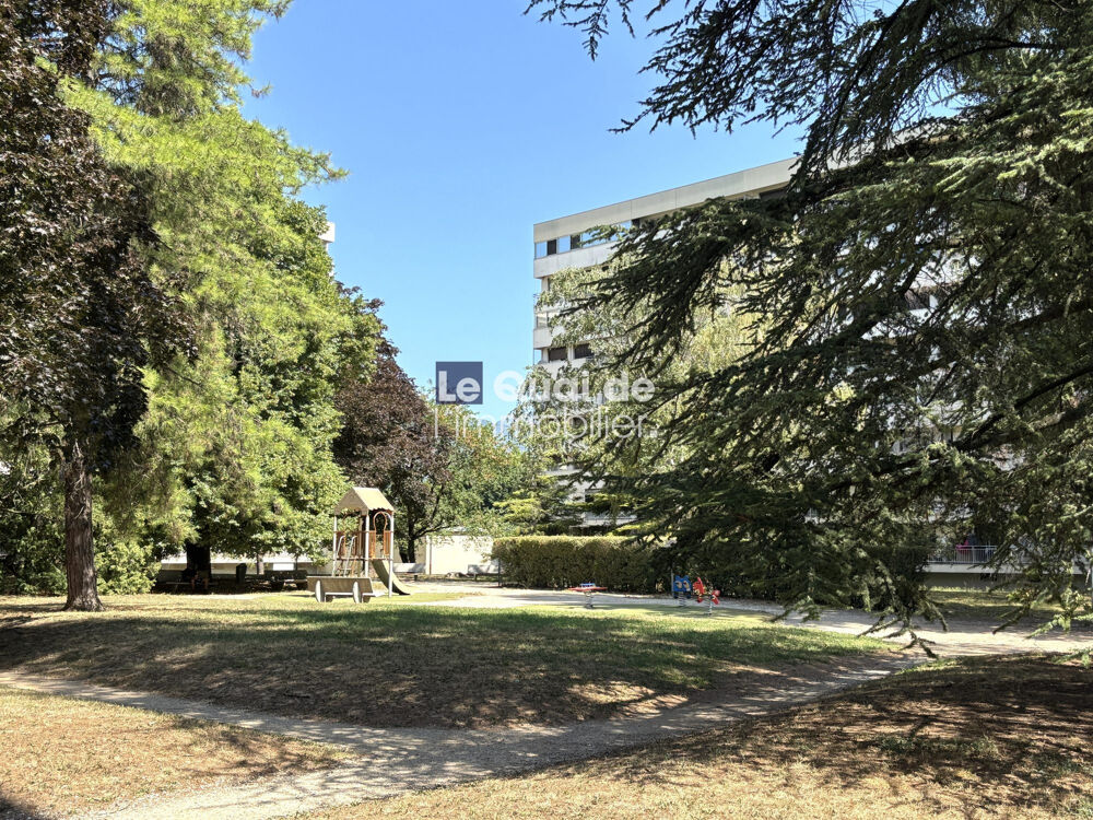 ETAGE ÉLEVÉ, VUE DÉGAGÉE ET POSSIBILITÉ PARKING PRIVÉ