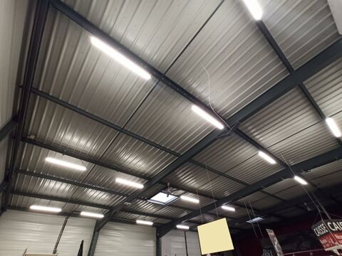 LOCATION 750m&sup2; COMMERCE ZONE NORD 4300 87280 Limoges