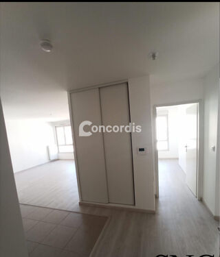  Appartement à louer 3 pièces 65 m²