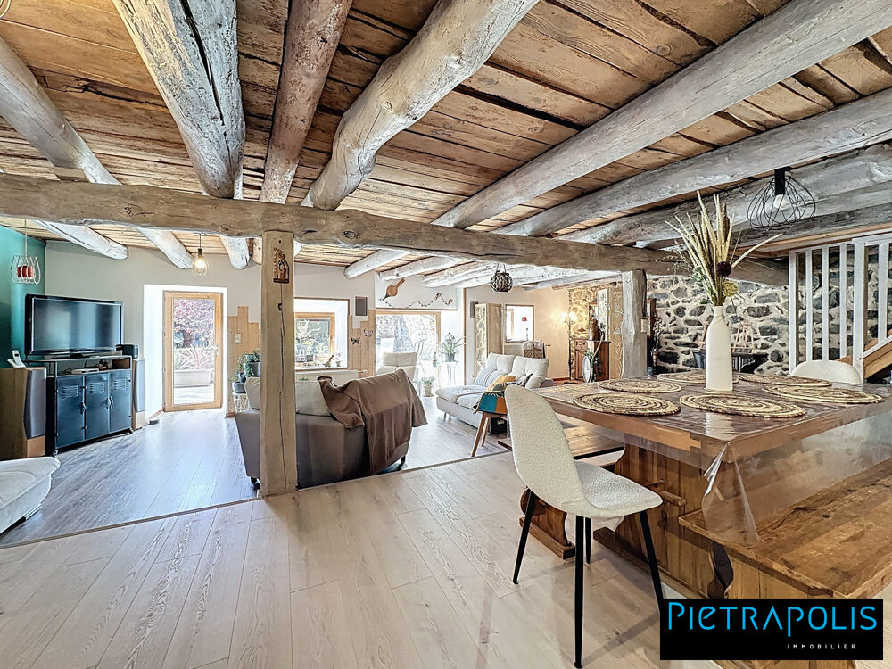 Maison de caractère de 278m2 m² , +500m2 de cours intérieure,