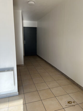  Appartement à louer 3 pièces 70 m² Scientrier