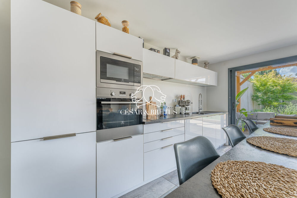 Sathonay-Village : Maison rénovée de 117 m²  3 chambres, j
