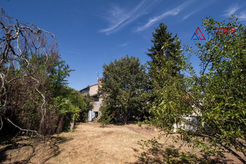 Grande maison de ville avec jardin, studio indépendant et garag